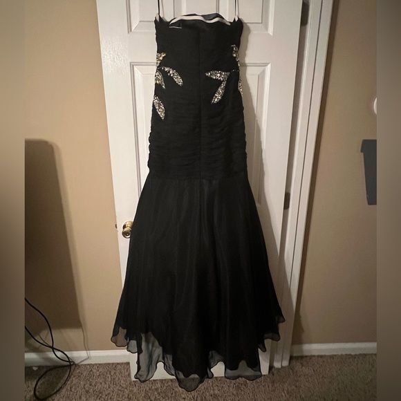 Formal Dress - Picture 2 of 5